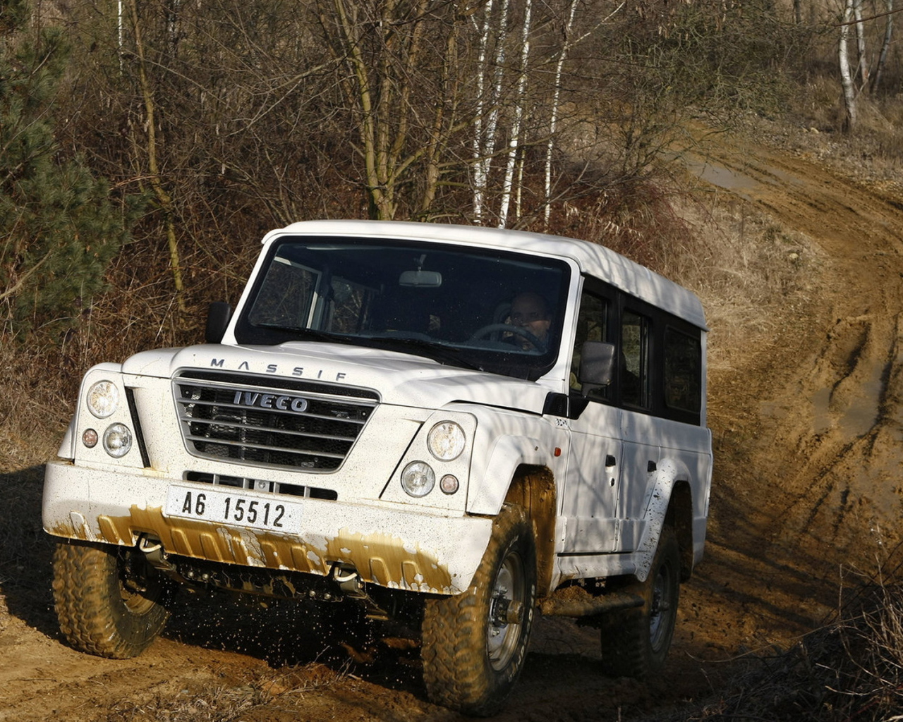 Ивеко Массиф в белом цвете