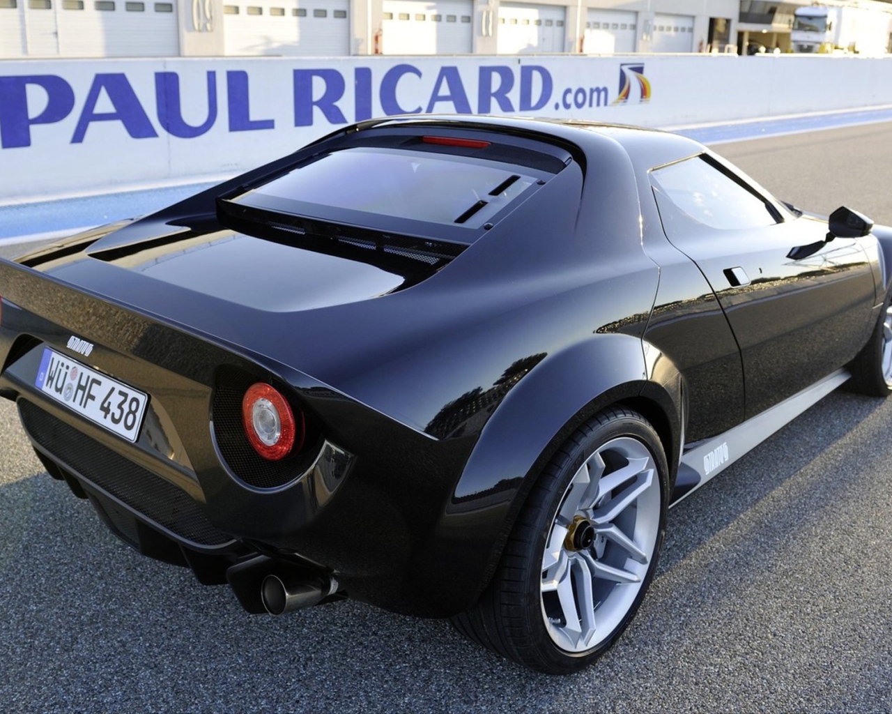 Черная Lancia Stratos Concept