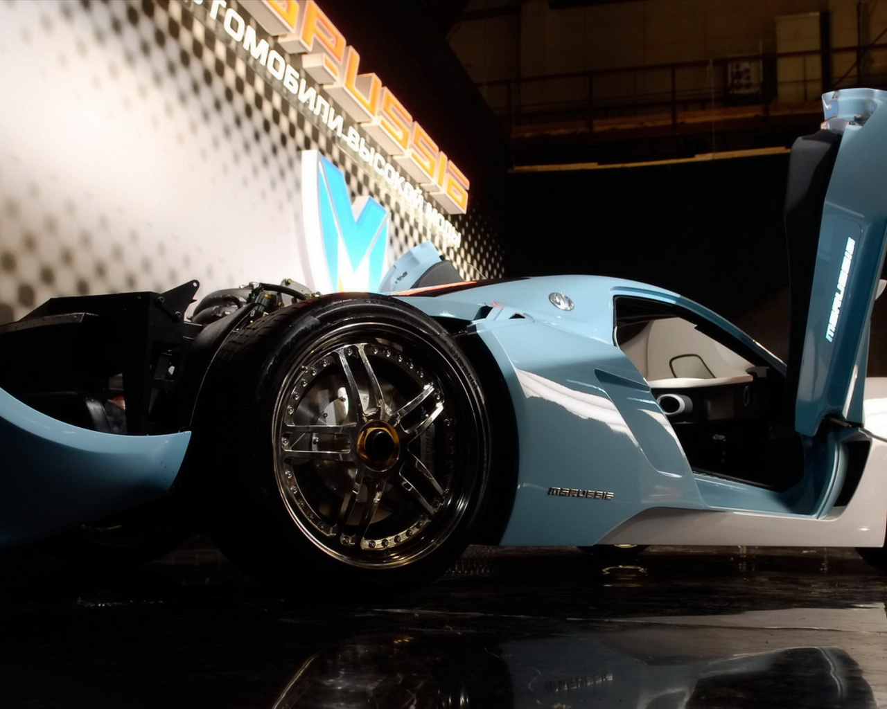 Маруся Б1 с открытыми дверьми