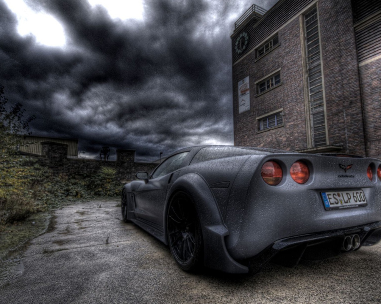 Спортивный автомобиль