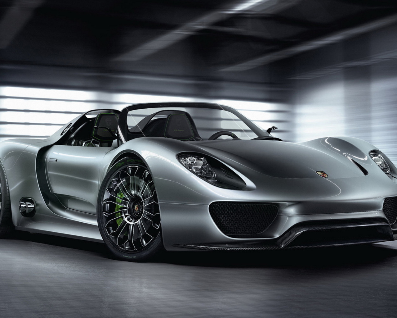 Порше 918 Спайдер Концепт в ожидании движения