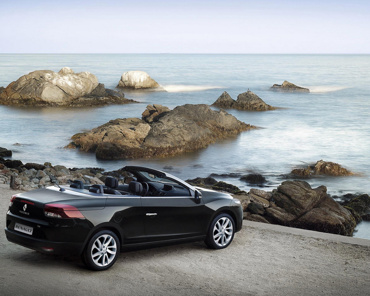 Renault Megane Coupe Cabriolet на побережье