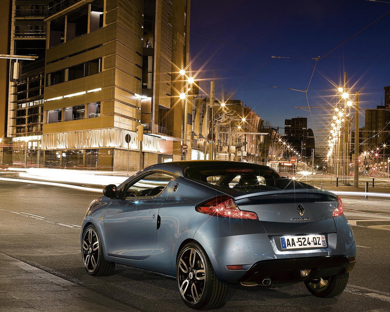 Renault Wind движение по ночному городу