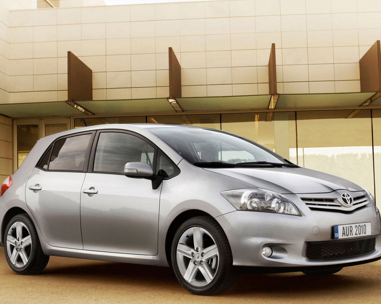 Тойота Аурис