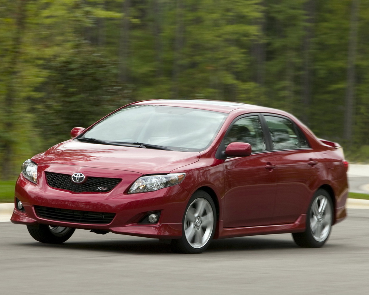 Тойота Королла в движении