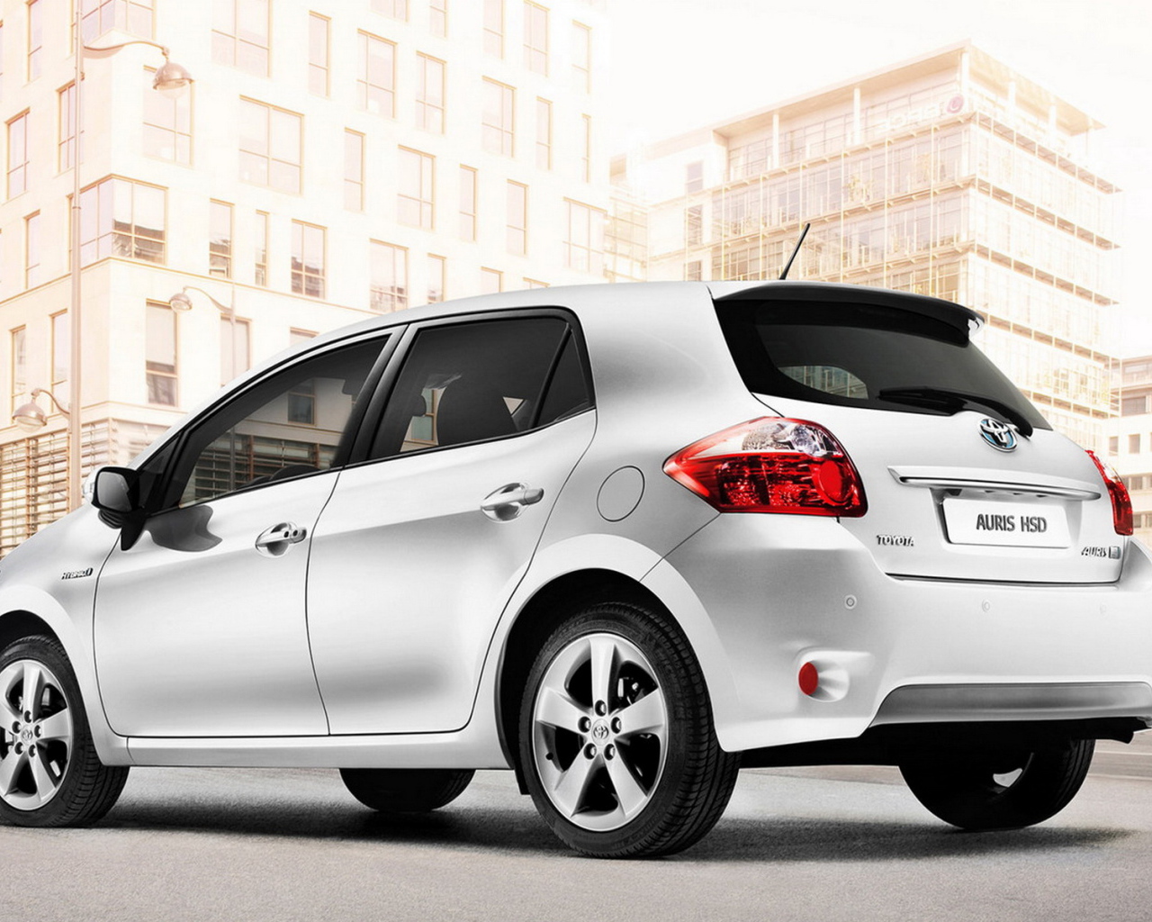 Тойота Аурис свой в городе