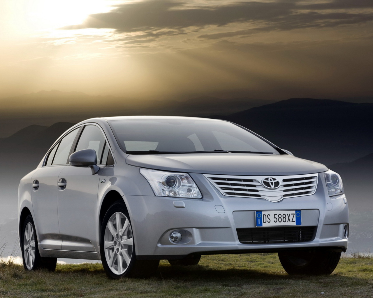 Toyota Avensis на возвышенности