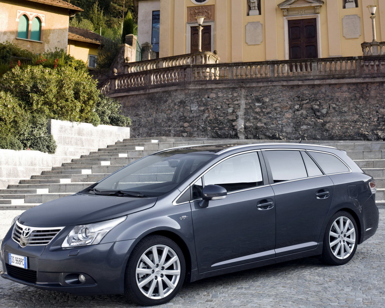 Тойота Авенсис Вагон