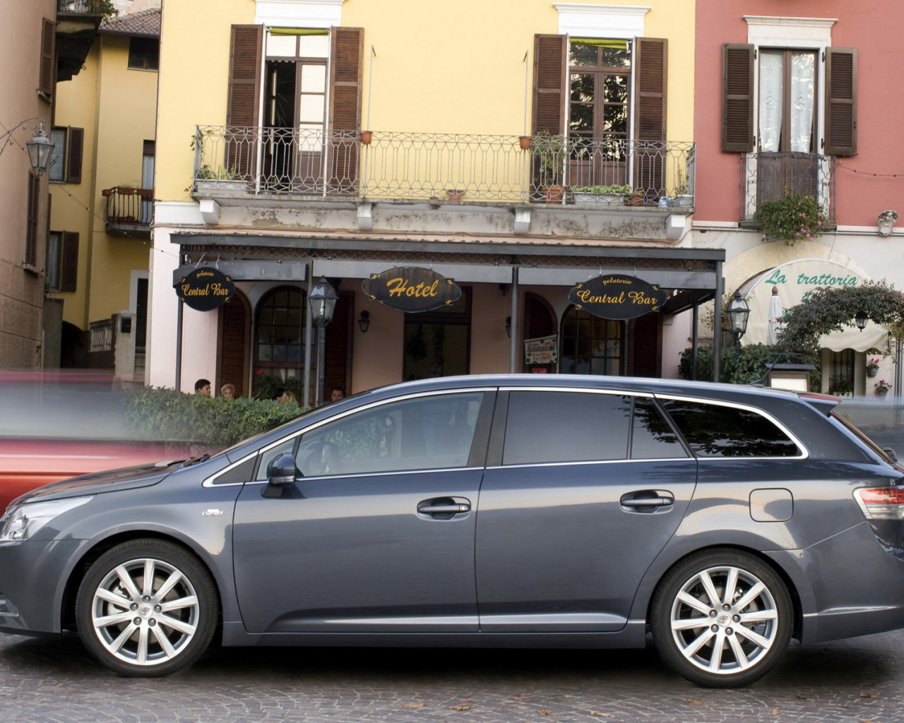 Тойота Авенсис Универсал