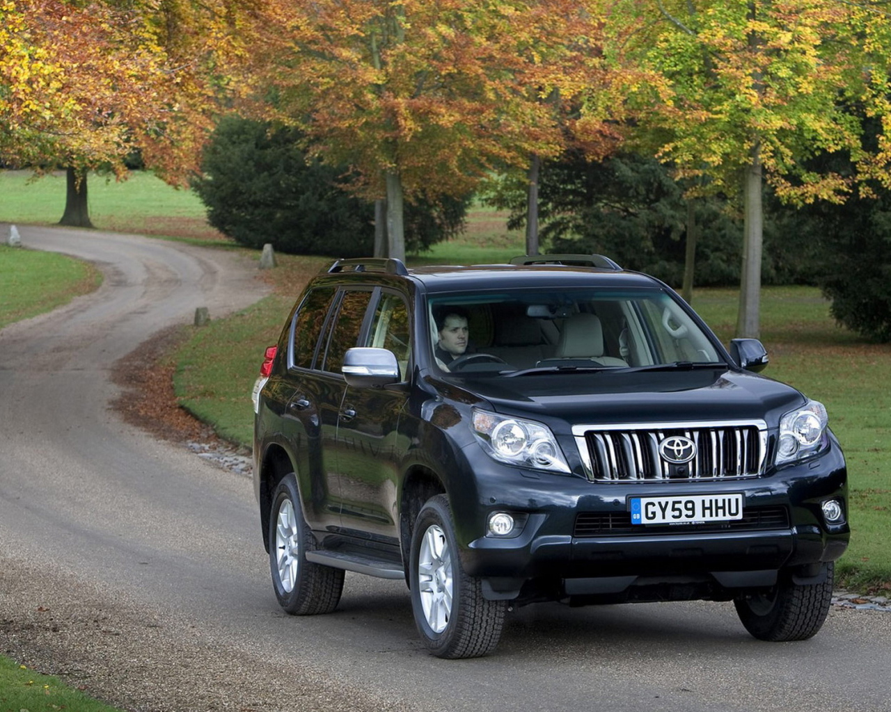 Тойота Ленд Крузер в движении