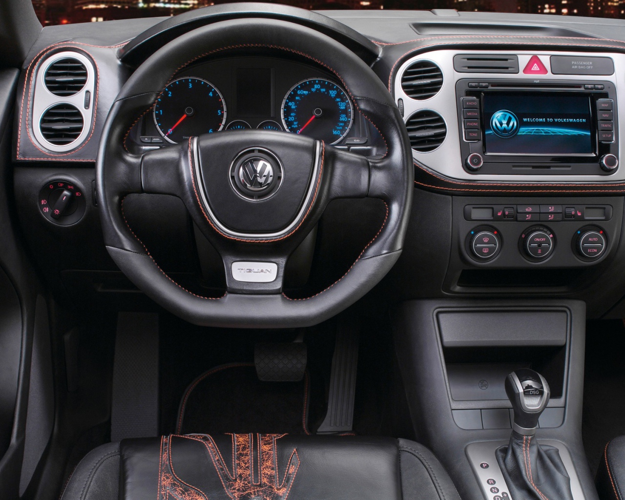 Кожаный салон автомобиля