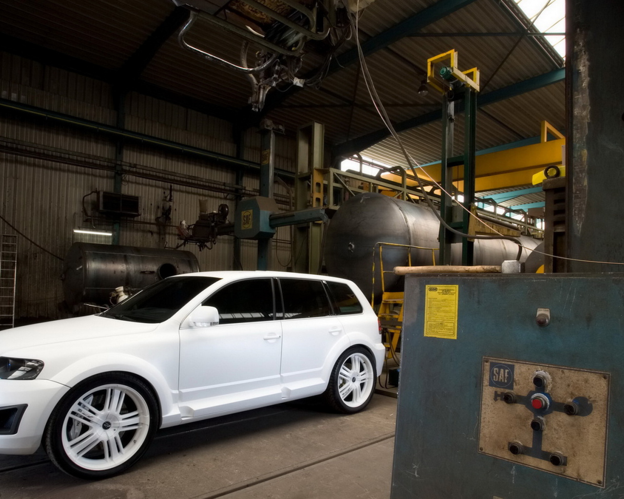 Белоснежный Волксваген Тоурег