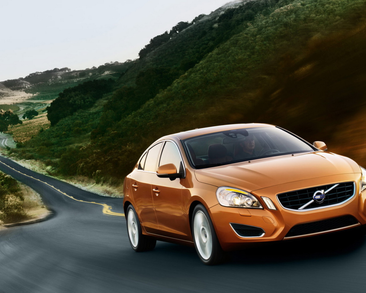 Volvo S60 направляясь в горы