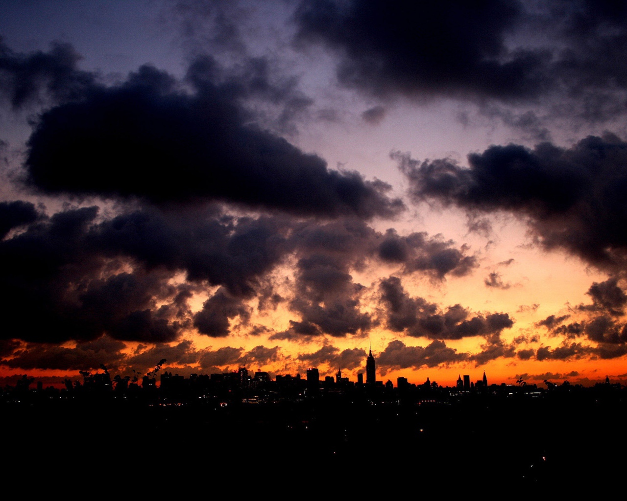 Поздний городской вечер