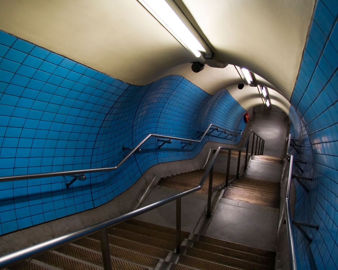 Спуск в метро