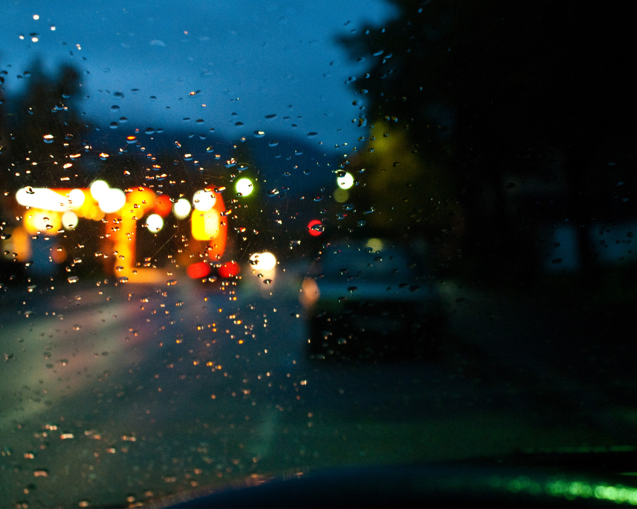 Дождь за лобовым стеклом