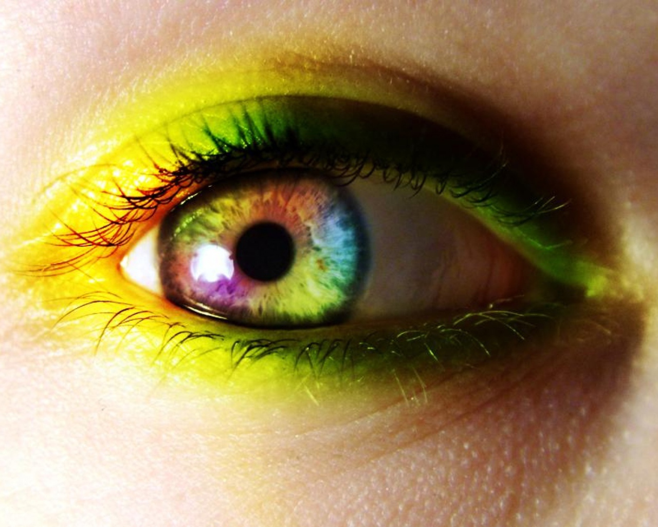 Желтый глаз