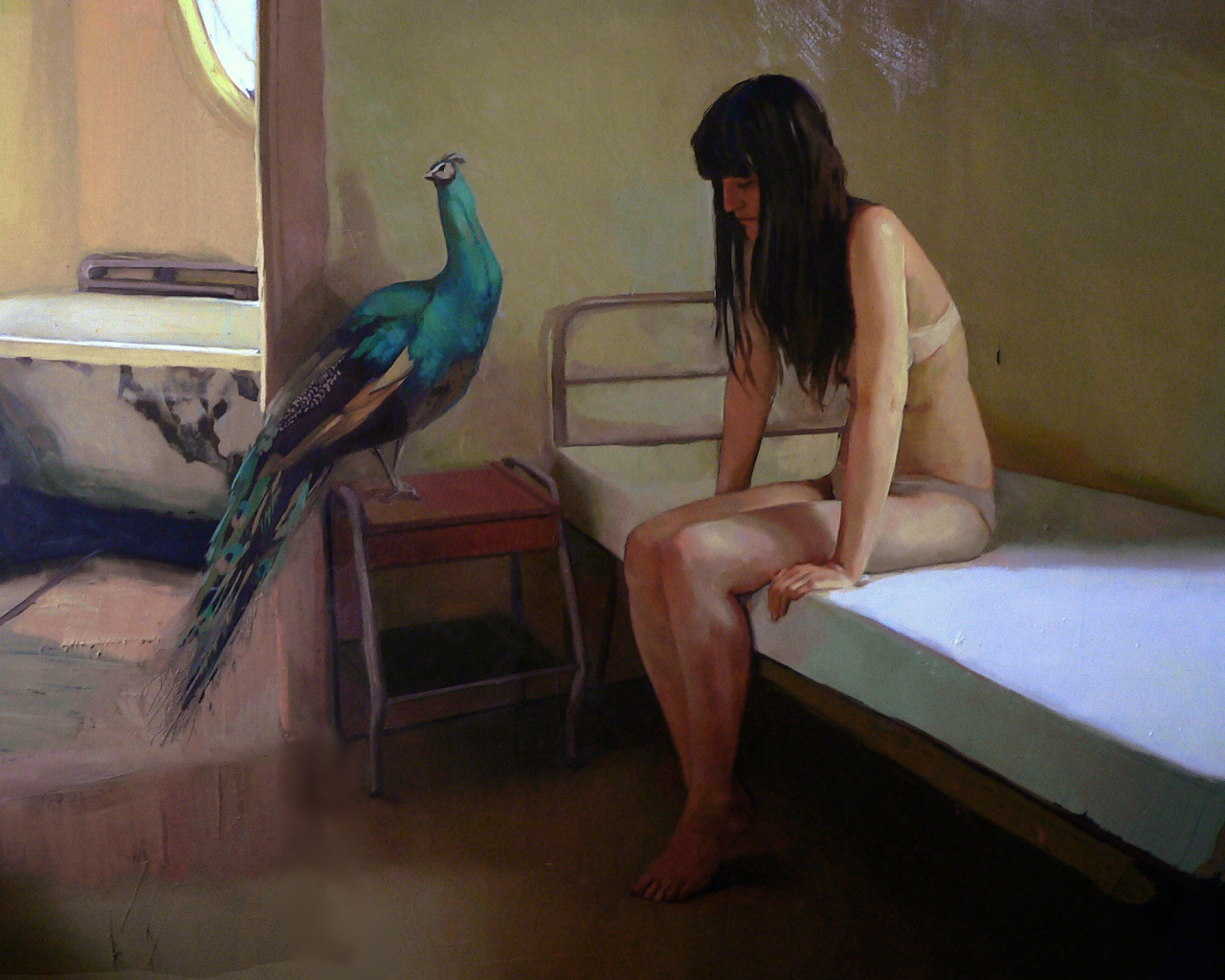 Девушка и павлин
