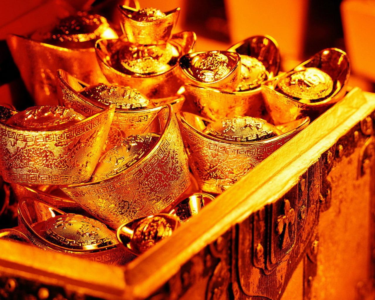 Сундук с золотыми вещами
