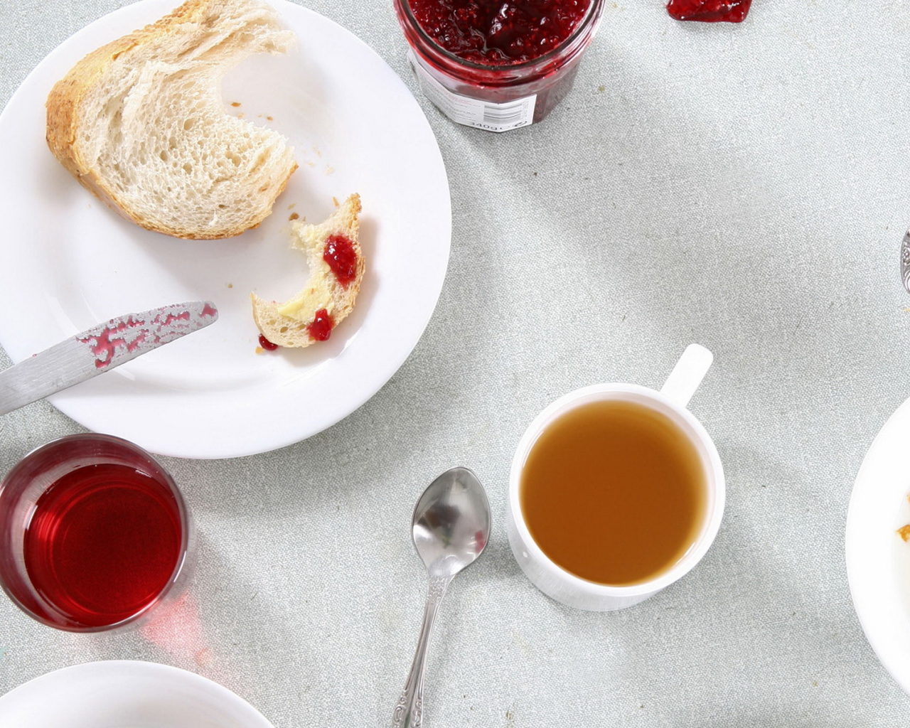Завтрак с джемом