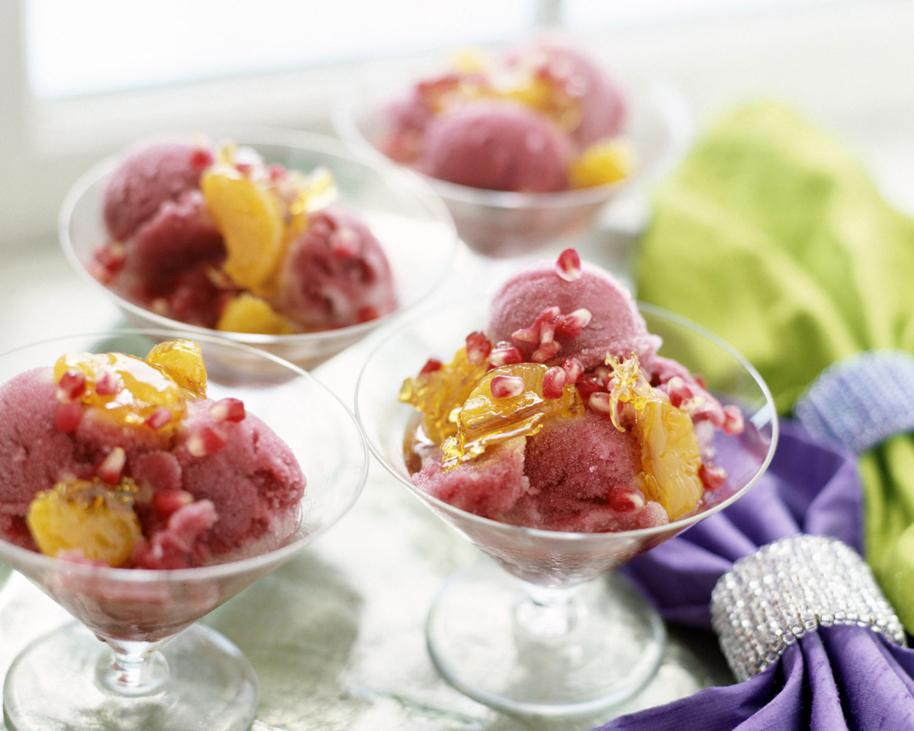 Мороженое в креманках