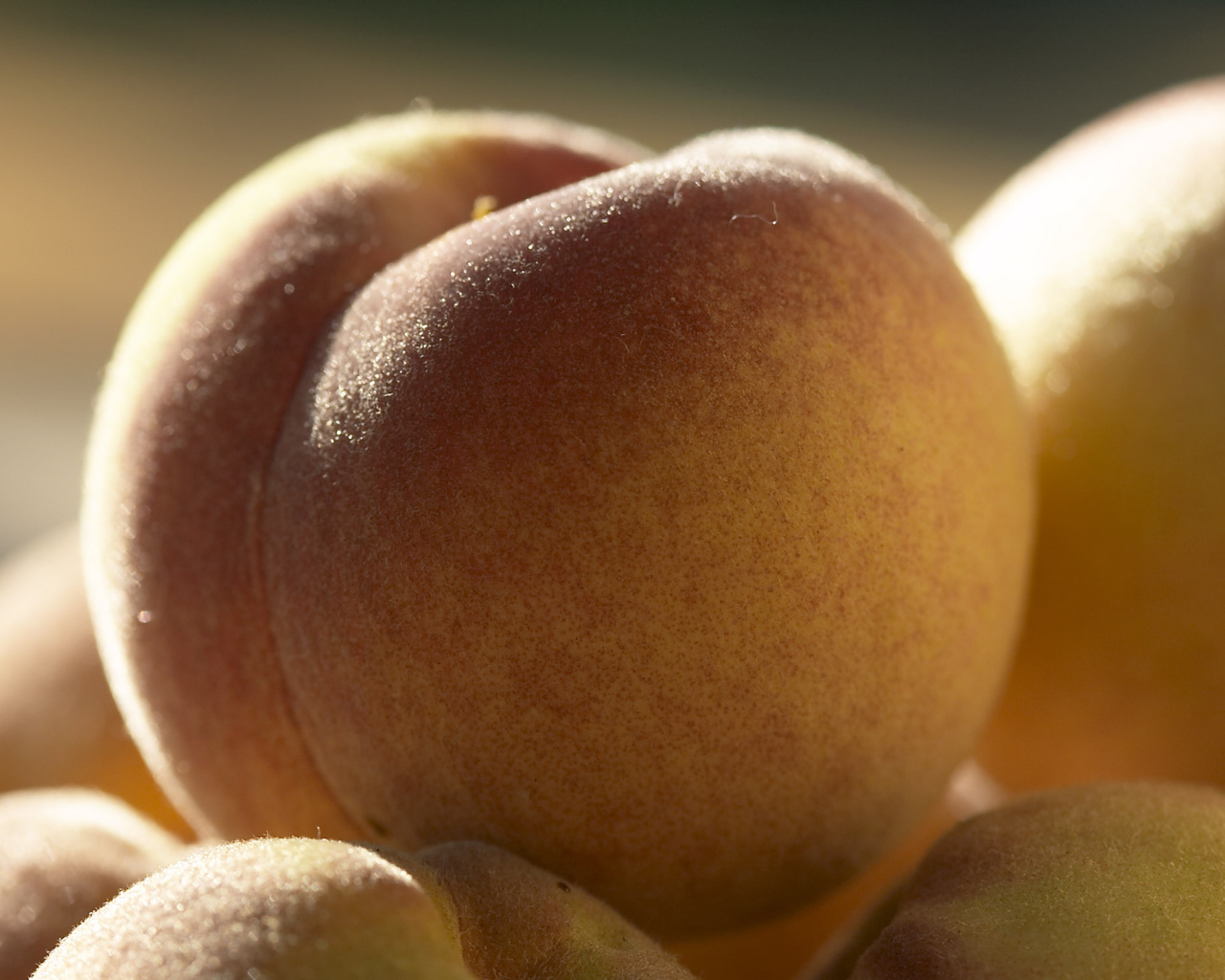 Свежие персики