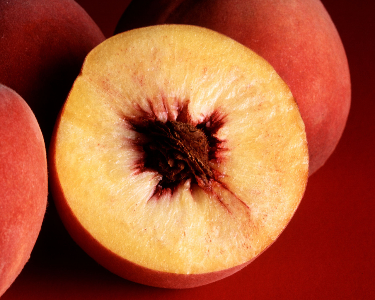 Сладкие персики