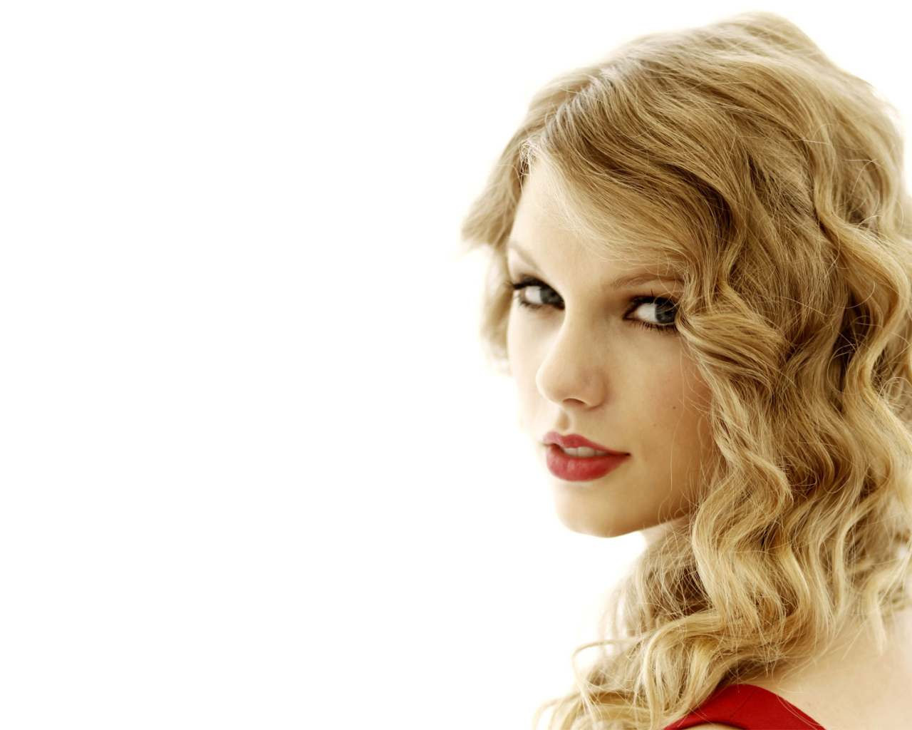 Белокурая модель Тэйлор Свифт