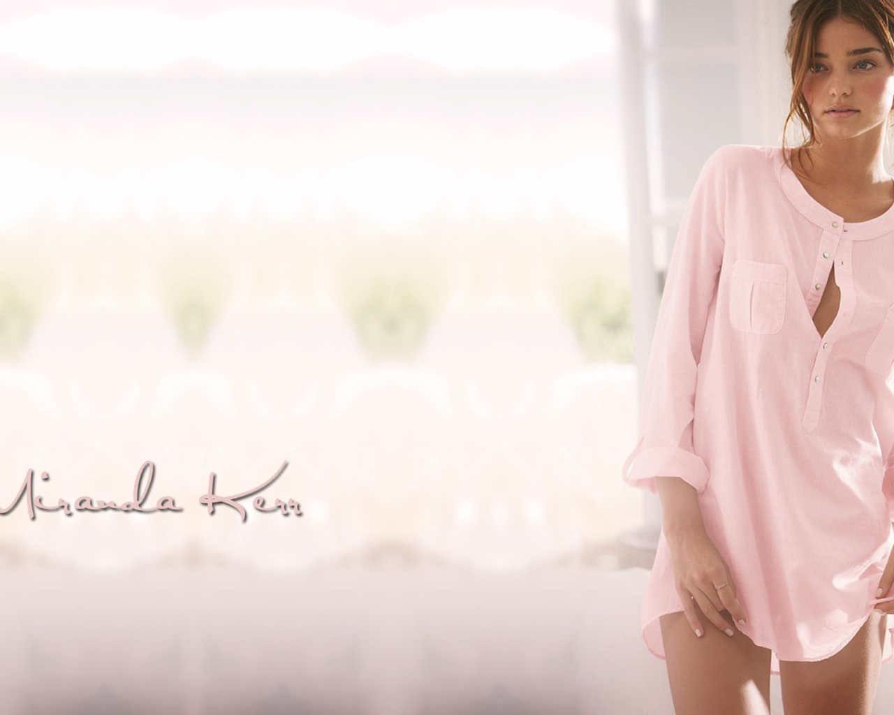 Miranda Kerr в ночной рубашке