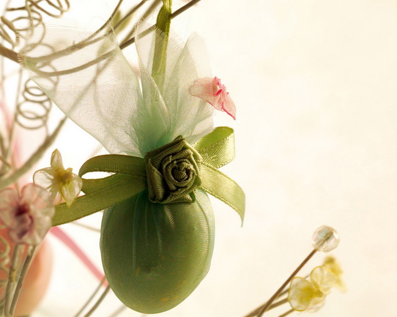 Яйцо на веточке