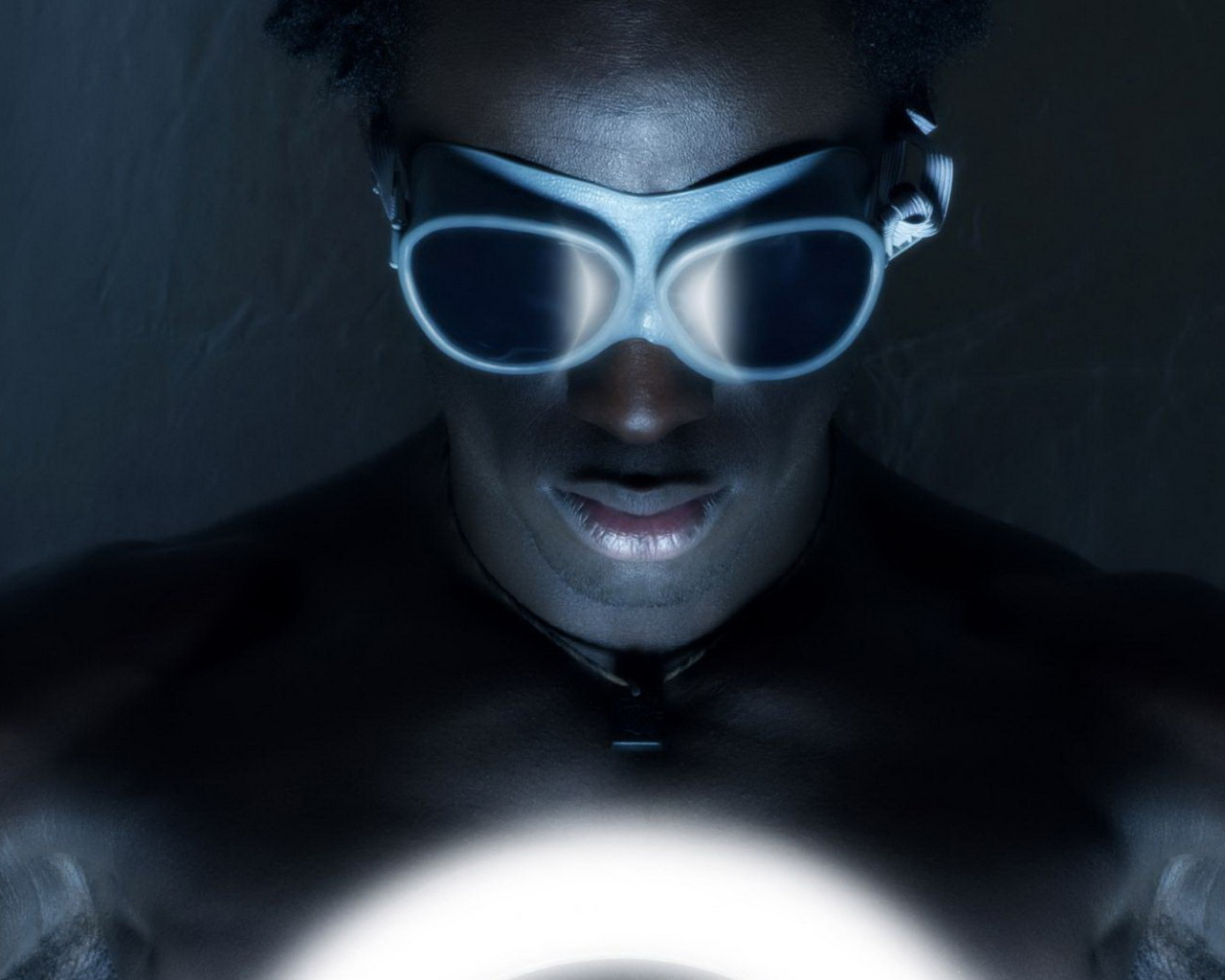 Мужчина в очках