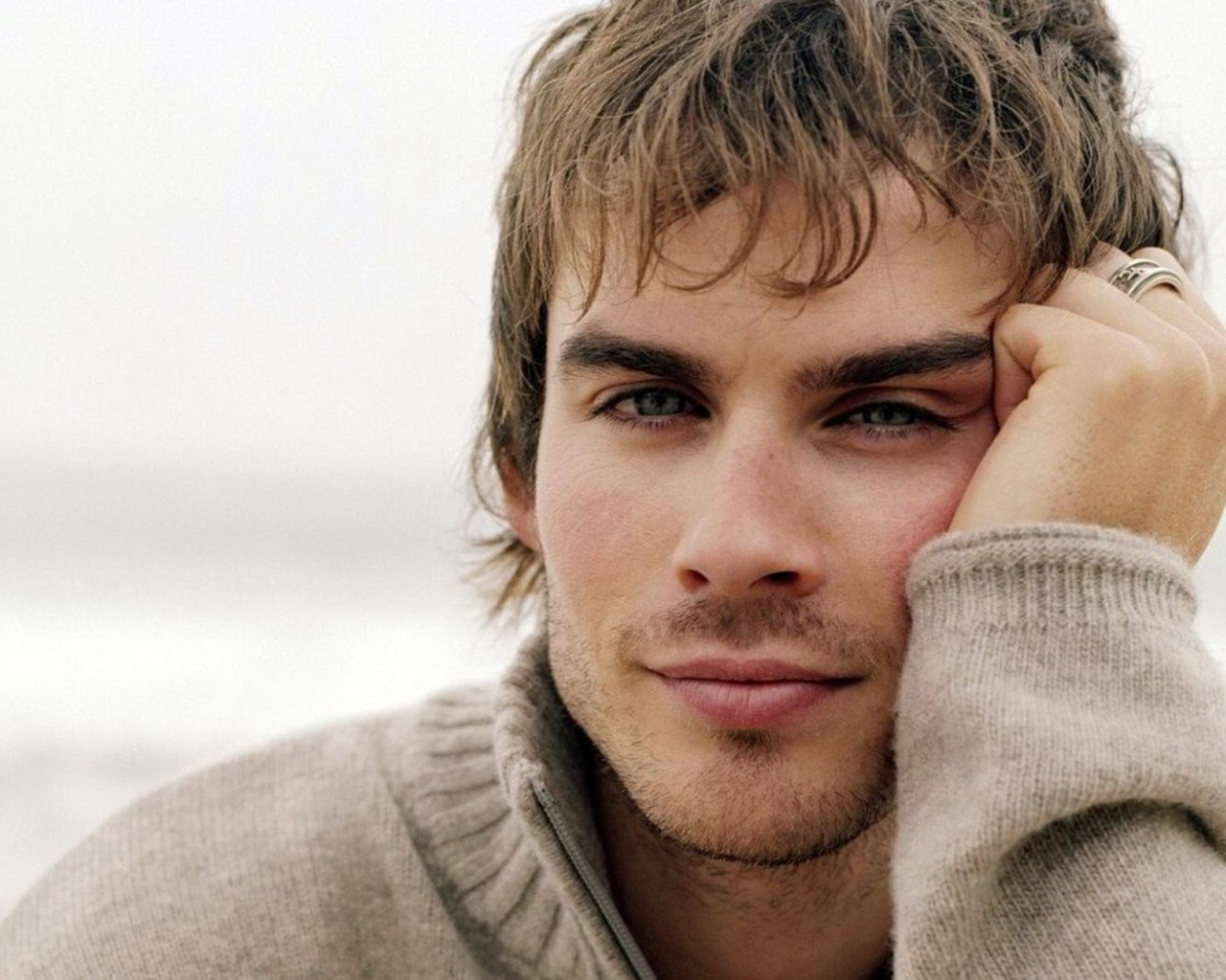 Йен Сомерхалдер в свитере