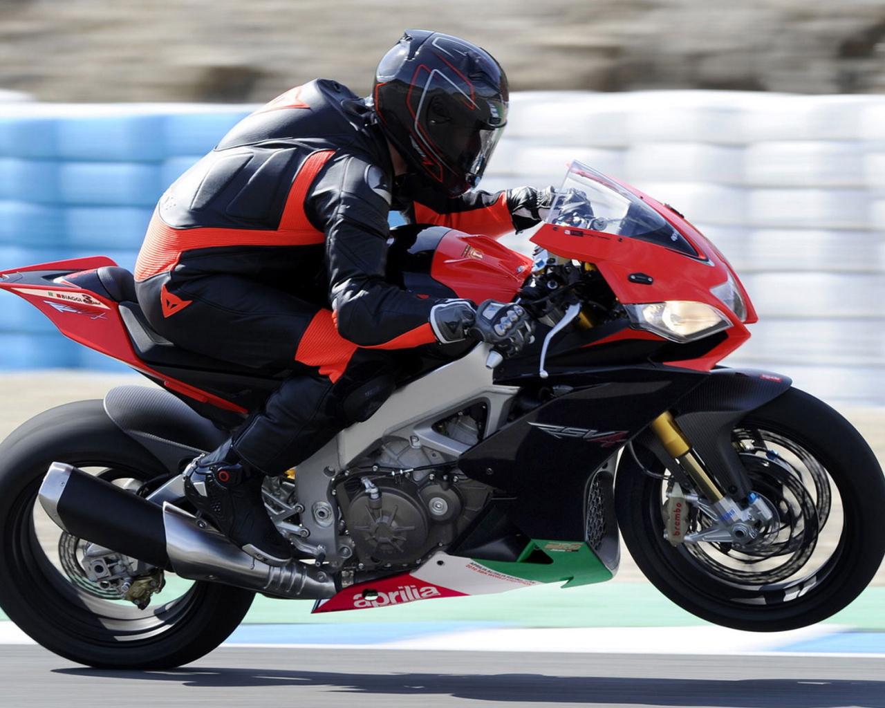 Априлия RSV4 R на соревновании