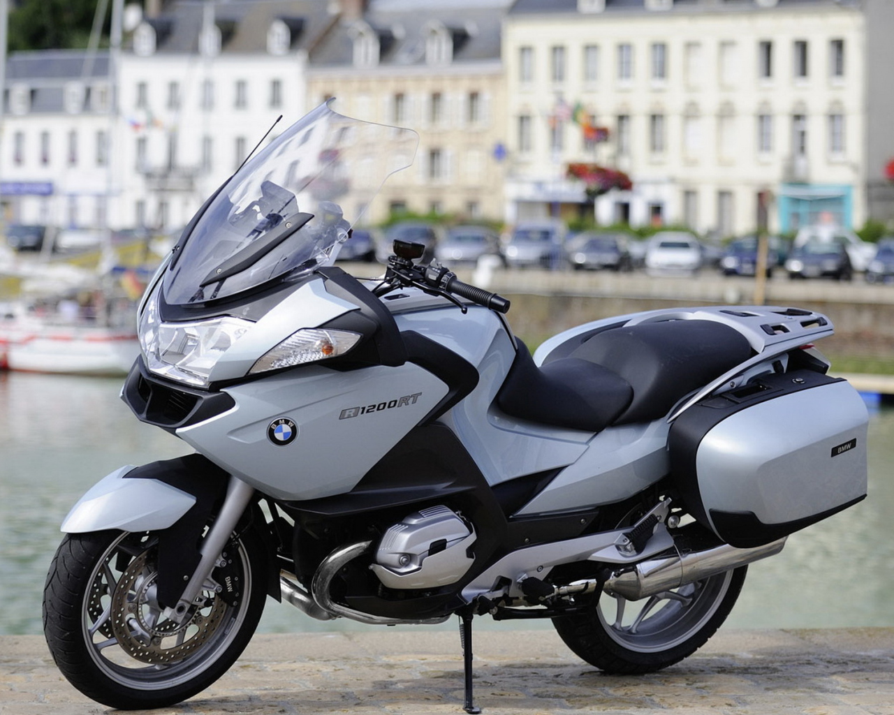 БМВ Р 1200 на пристани