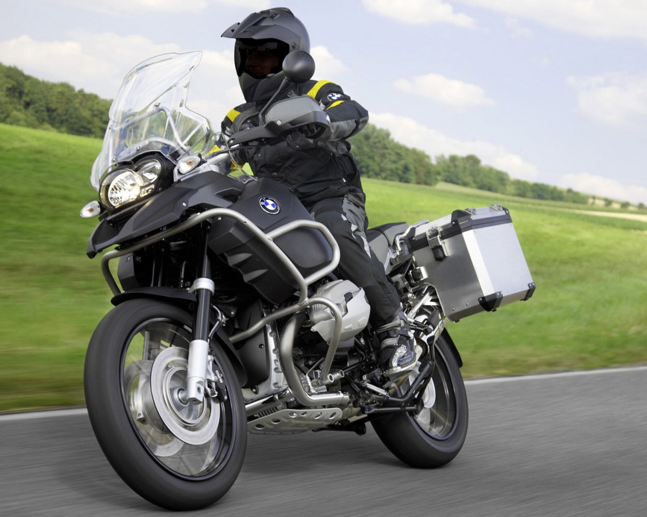 BMW R 1200 за городом