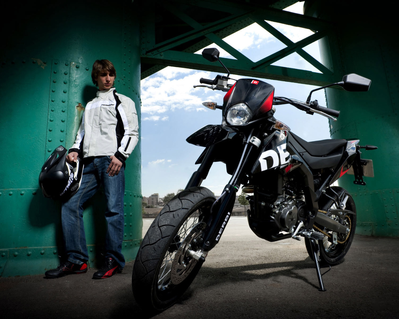 Дерби Сентра среди стальной тишины