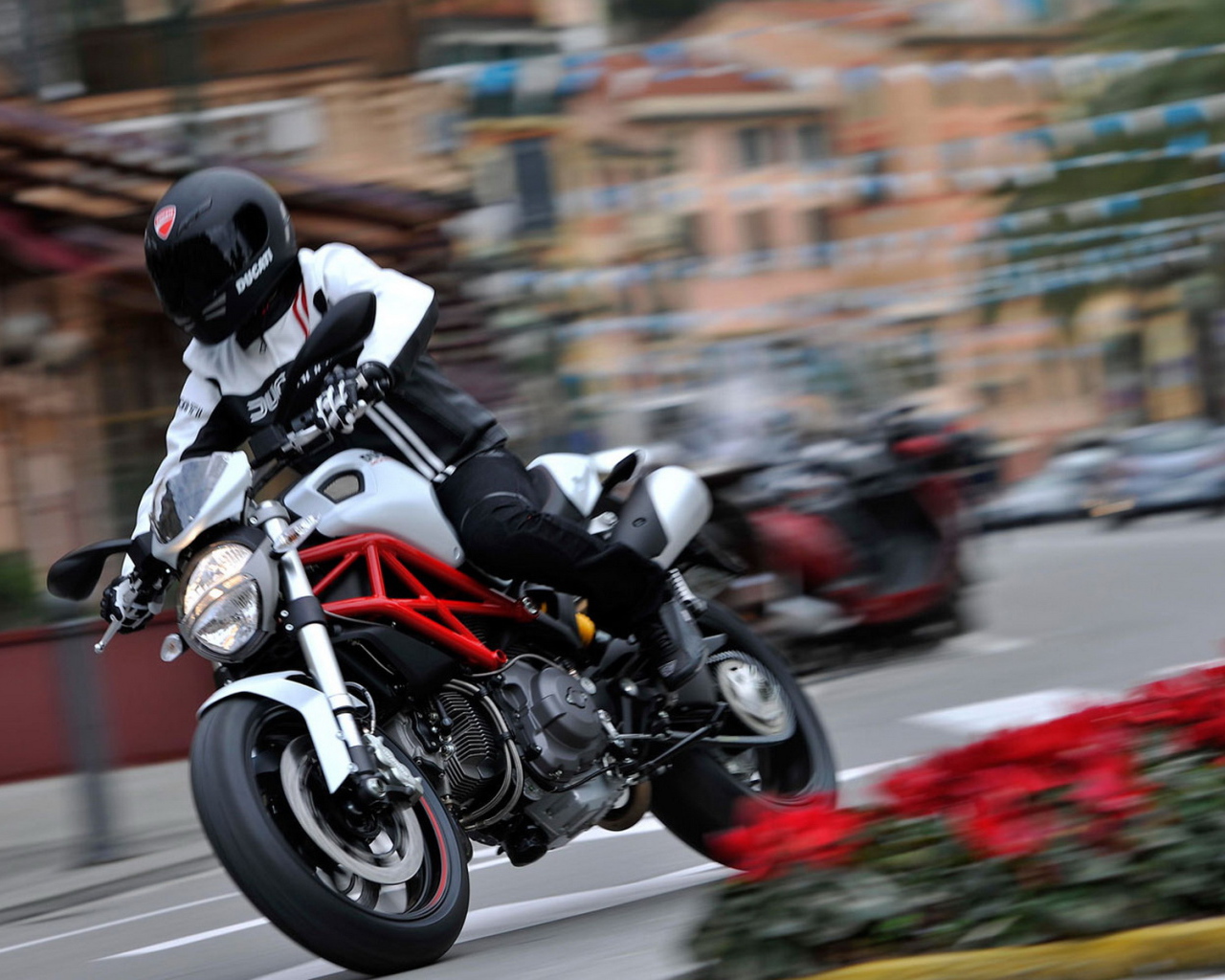 Дукати Монстер 796