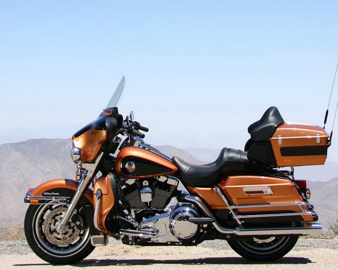 Харлей Девидсон FLHTCU