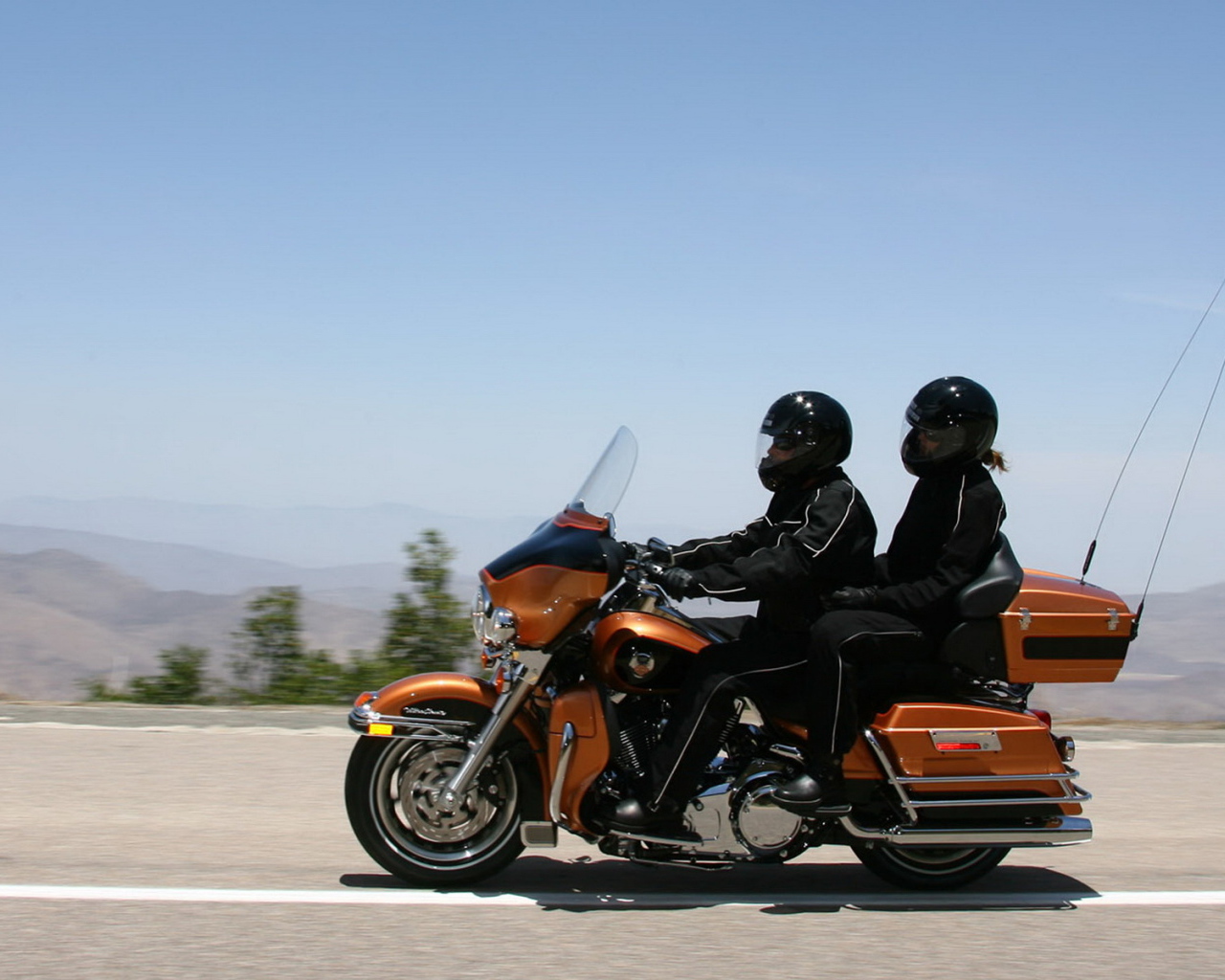 Харлей Девидсон FLHTCU