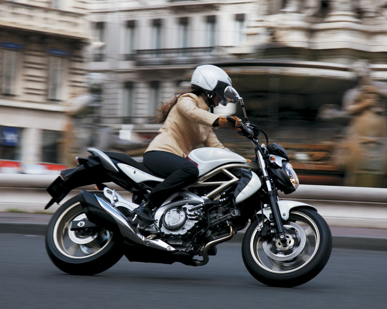 мотоцикл Сузуки F650