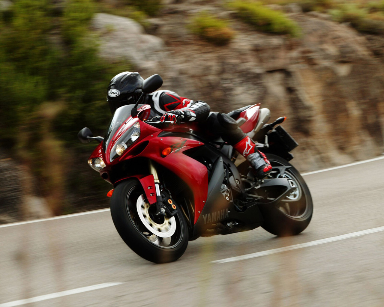 мотоцикл Ямаха R1