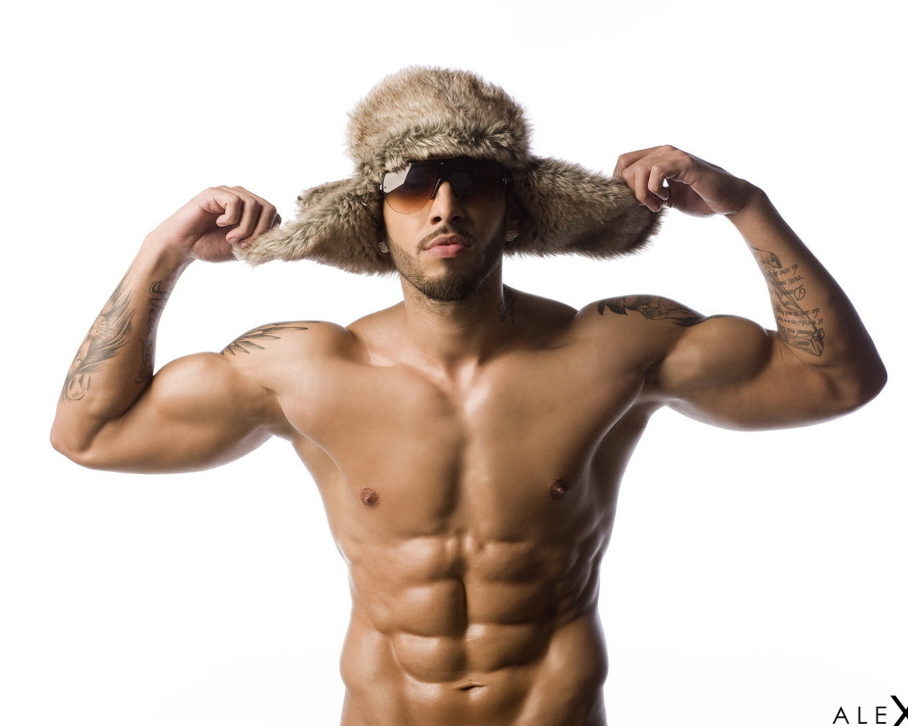 певец Alex Velea