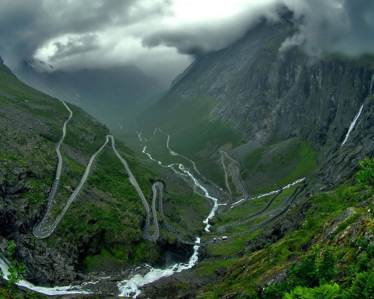 Дорога к горным вершинам