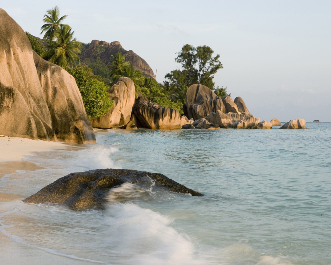 Пляж на берегу рая