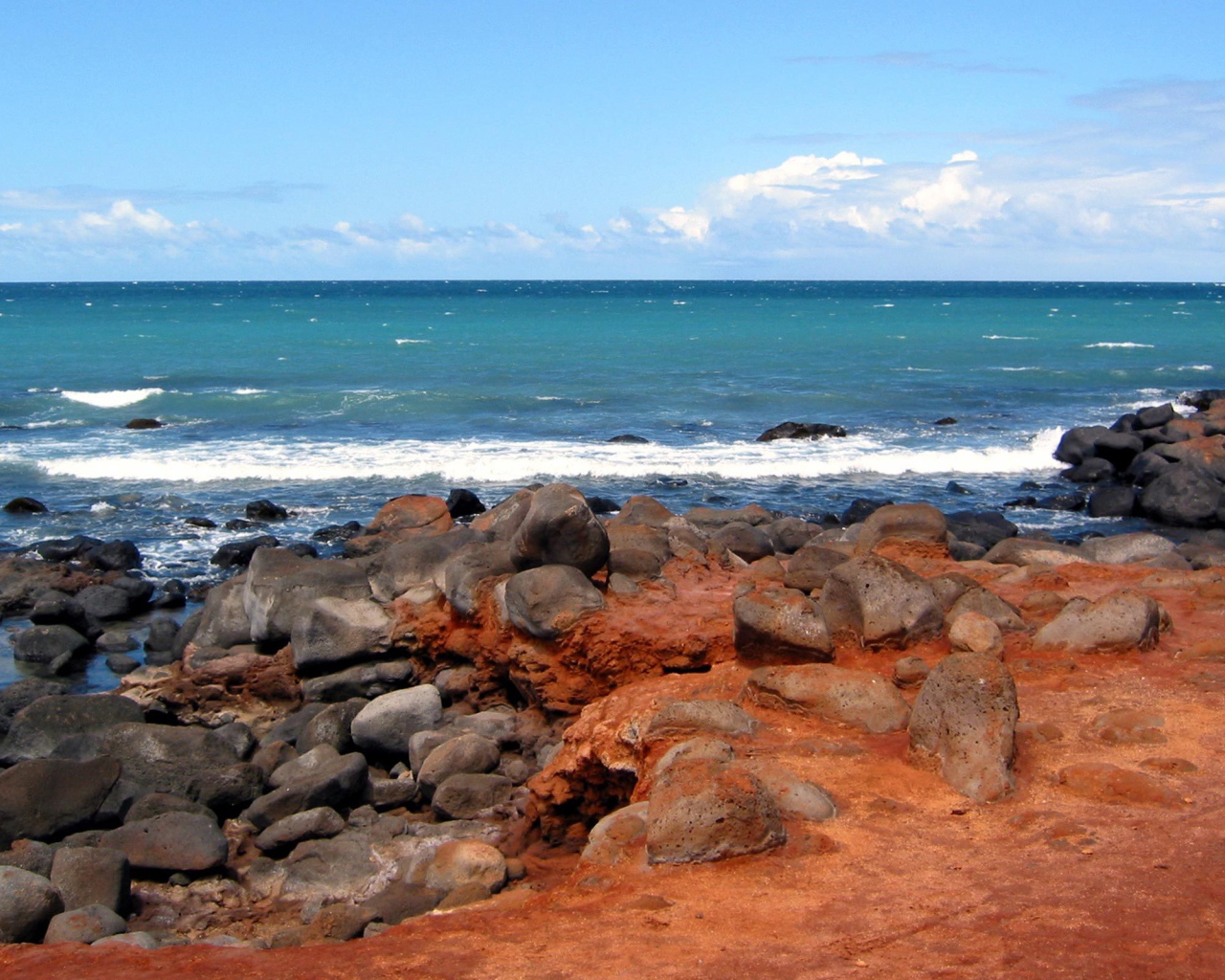 Каменистый берег