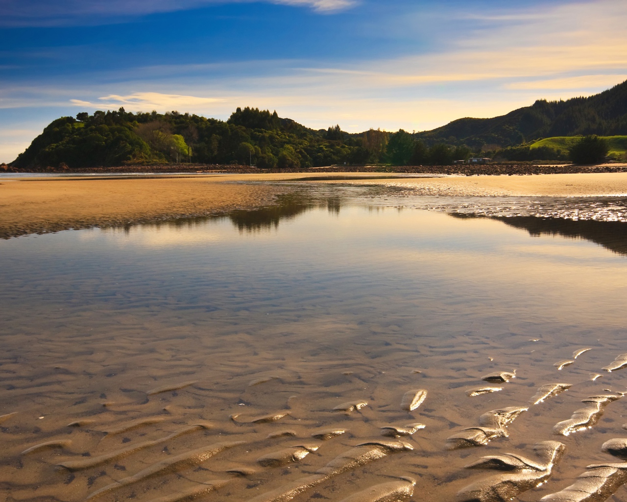 Отлив на пляже