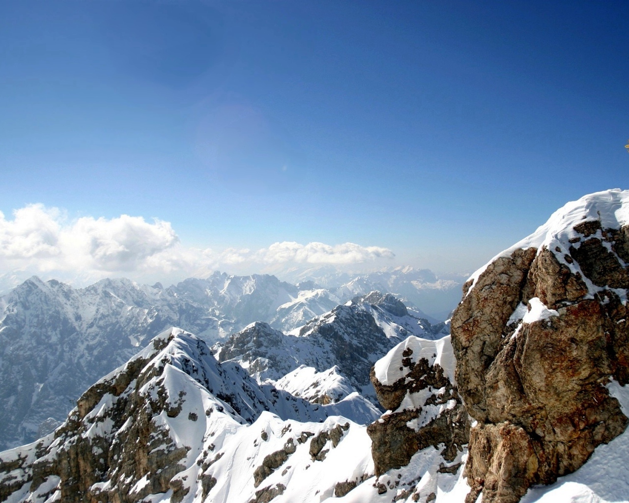 На вершине горной гряды