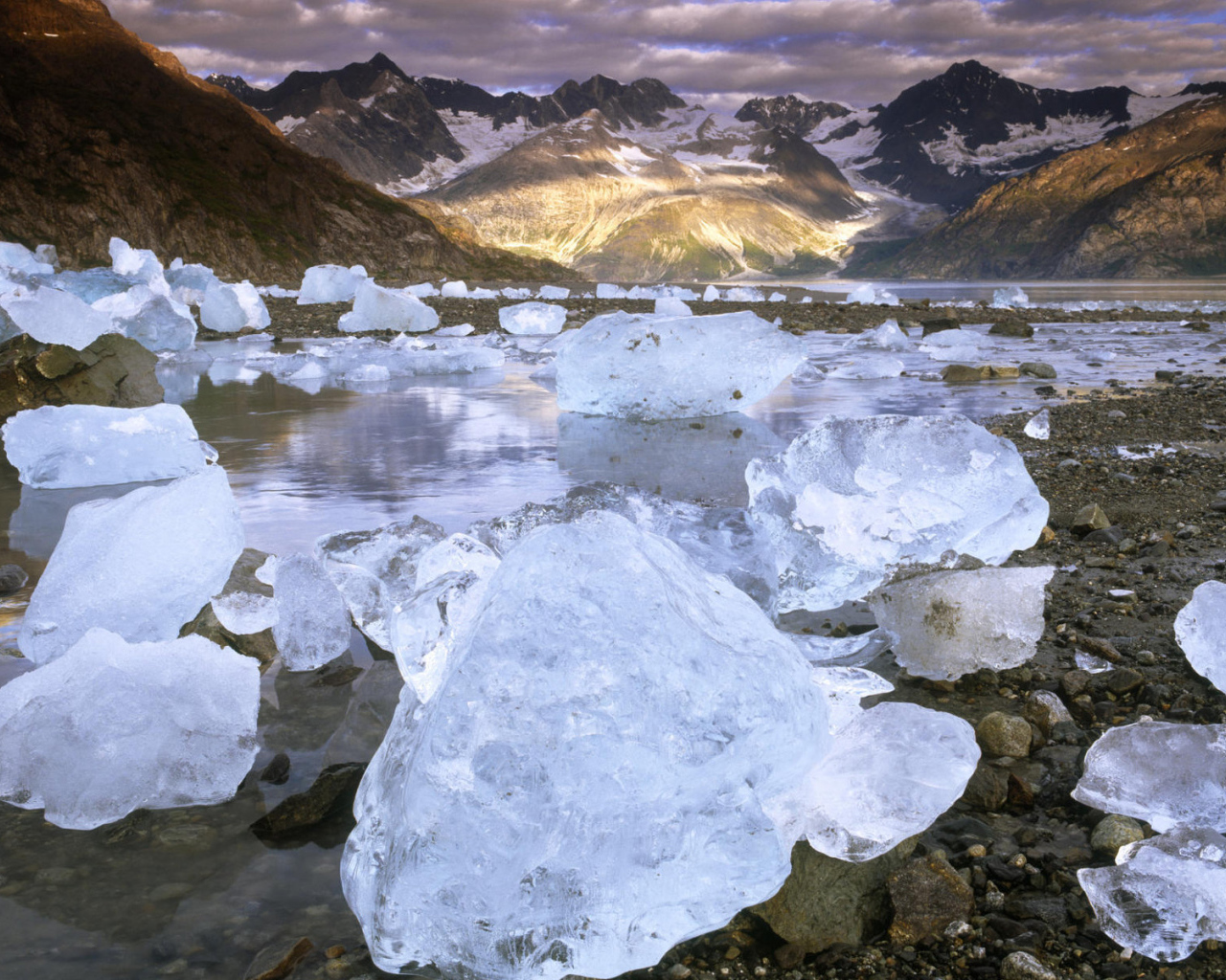 Льды в горах