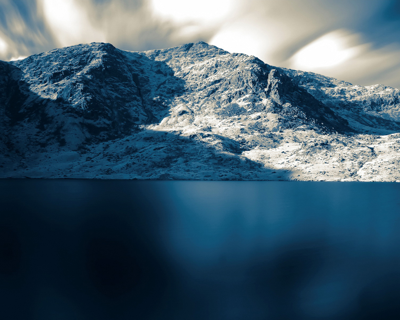 Горы, озеро, небо