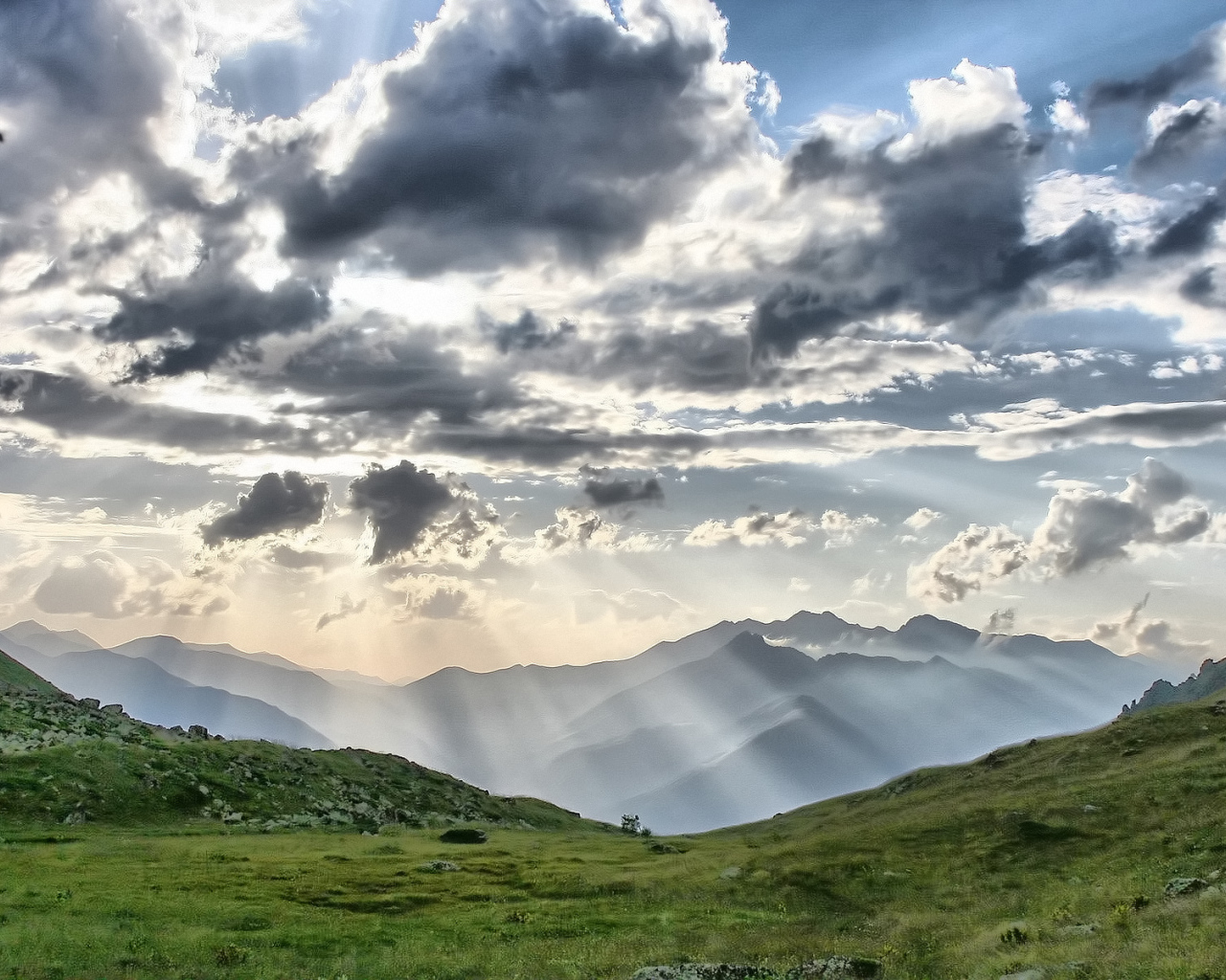 Горы на горизонте